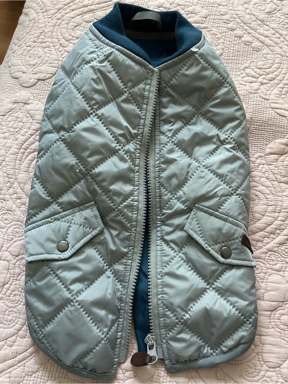 Reddy Gray Navy quietly Pet Ves. Size medium
